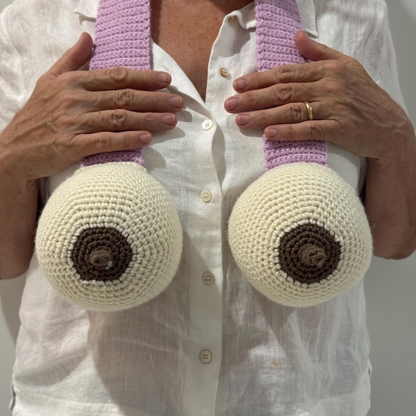 Wearable breastfeeding teaching model on harness